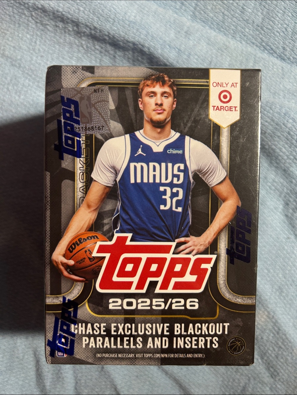 Topps 2025/26 Basketball Blaster Box – Blue and Red Accents